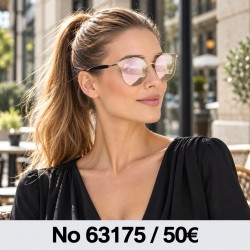 Γυναικεία γυαλιά ηλίου 63175 με χρυσαφί σκελετό και απαλούς ροζ φακούς καθρέφτη — φορεμένα από μοντέλο, λήψη 2