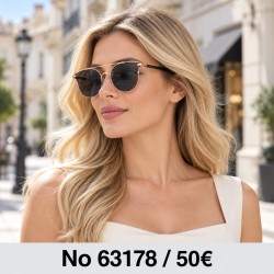 Γυναικεία γυαλιά ηλίου 63178 με ροζ χρυσό σκελετό και σκούρους φακούς — φορεμένα από μοντέλο, λήψη 1